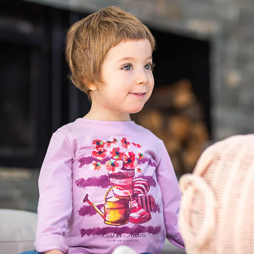 Spanish girl Irai, who was diagnosed with aromatic amino acid decarboxylase deficiency, after the treatment (right) when she was seven years old.