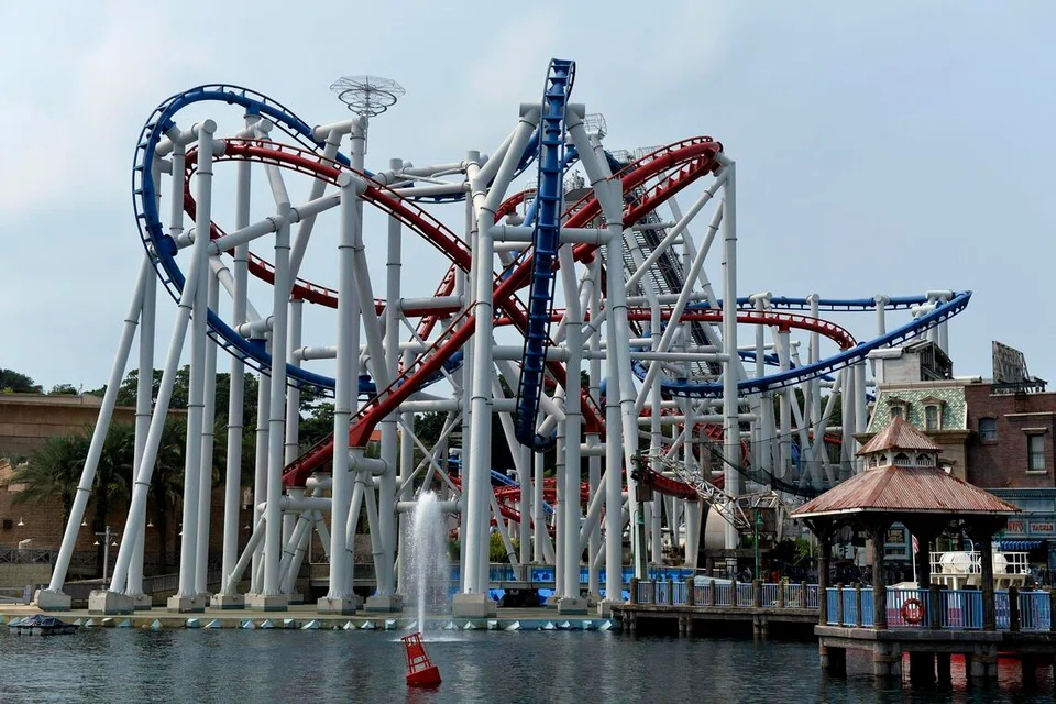 [ST] 16 people guided down from stalled Battlestar Galactica ride at ...