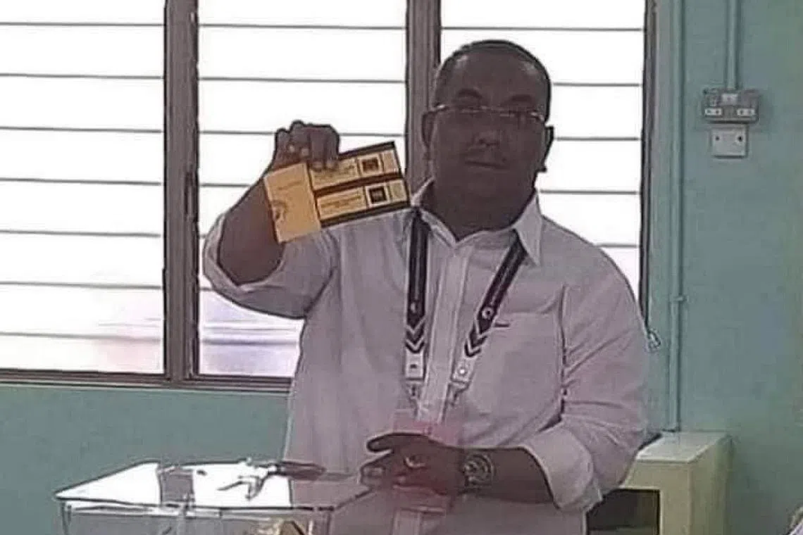 Malaysian opposition politician Sanusi Md Nor allegedly showed his marked ballot paper to the media before casting his vote.