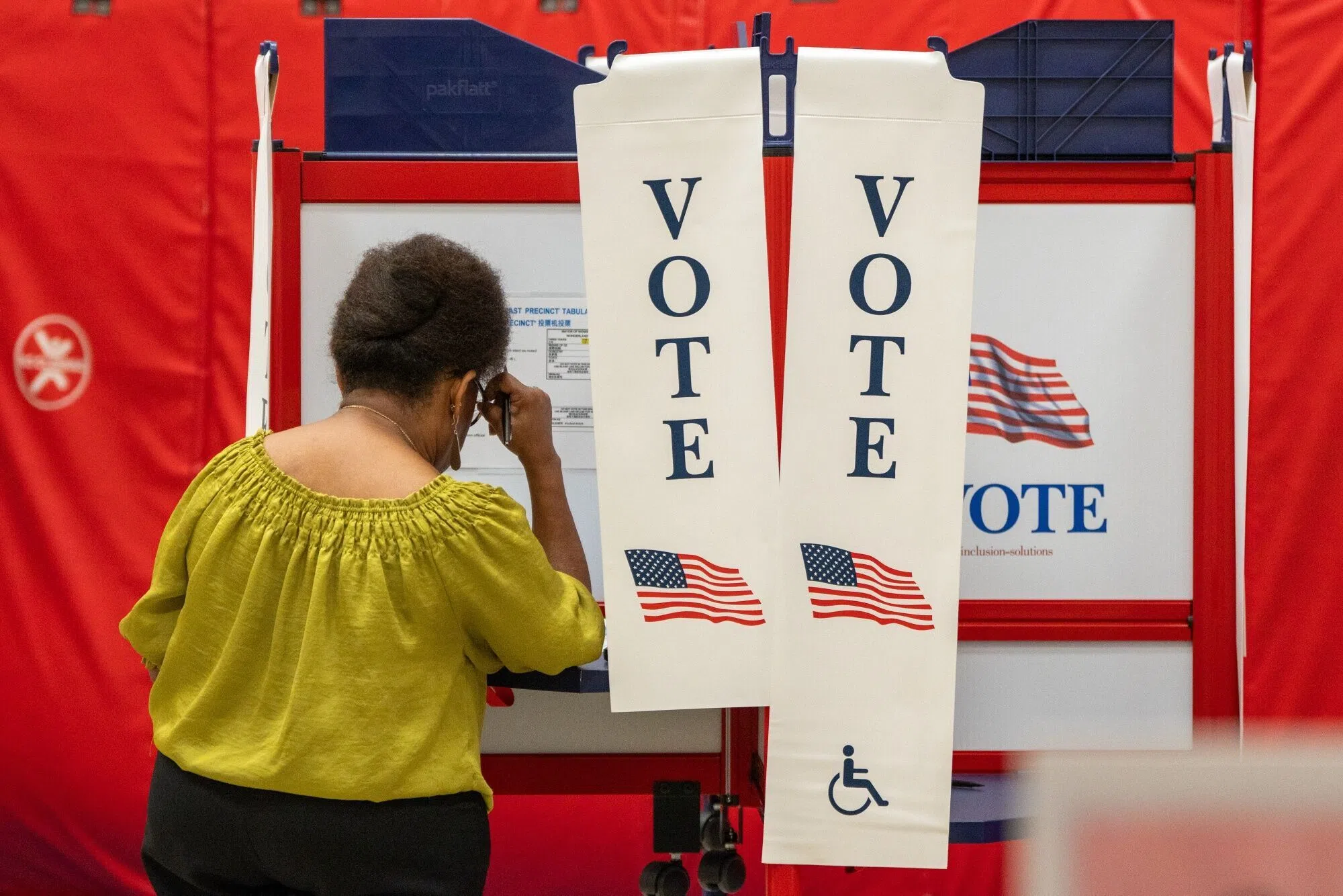 The US midterm elections will determine control of Congress for the final two years of US President Donald Trump’s term. Yet voters and election officials still do not know what rules may govern millions of mail-in ballots.