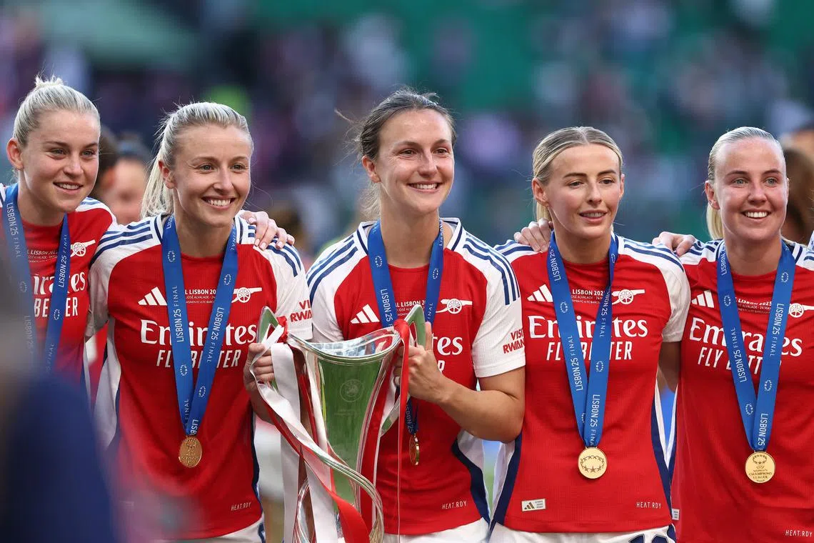 FILE PHOTO: Soccer Football - Women's Champions League - Final - Arsenal v FC Barcelona - Estadio Jose Alvalade, Lisbon, Portugal - May 24, 2025 Arsenal's Alessia Russo, Leah Williamson, Lotte Wubben-Moy, Chloe Kelly and Beth Mead celebrate with the trophy after winning the Champions League REUTERS/Rodrigo Antunes/ File Photo