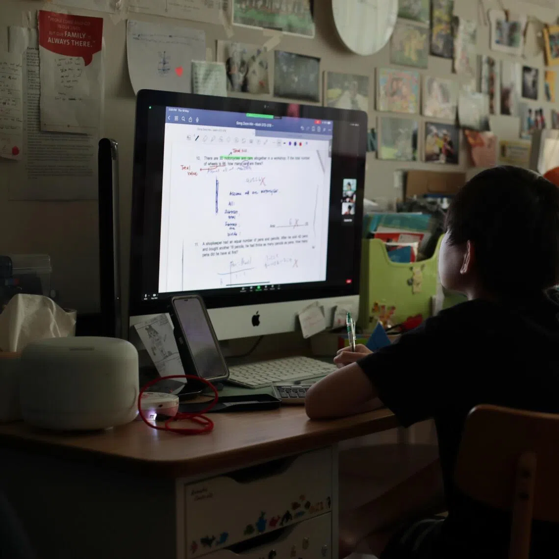 ST20230521_202313789561 : Gin Tay / pixgeneric/

Generic photo of a primary student in a zoom session at home on May 18, 2023.

Can use for stories on PSLE, zoom, online learning, tuition, HBL, home base learning, examinations, test, primary school student, stress, preparation,