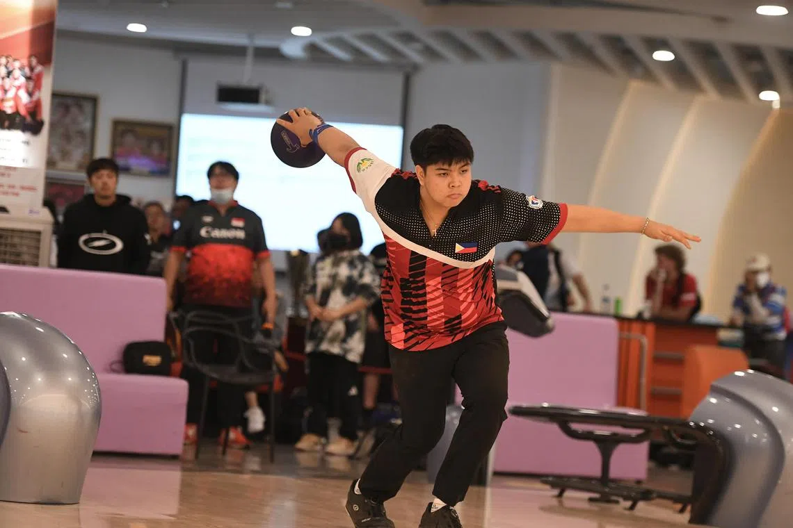Zack Sales Ramin from the Philippines won the men's stepladder final against Thailand's Yannaphon Lapapharat at the 53rd Singapore International Open held at Singapore Bowling @ Rifle Range.