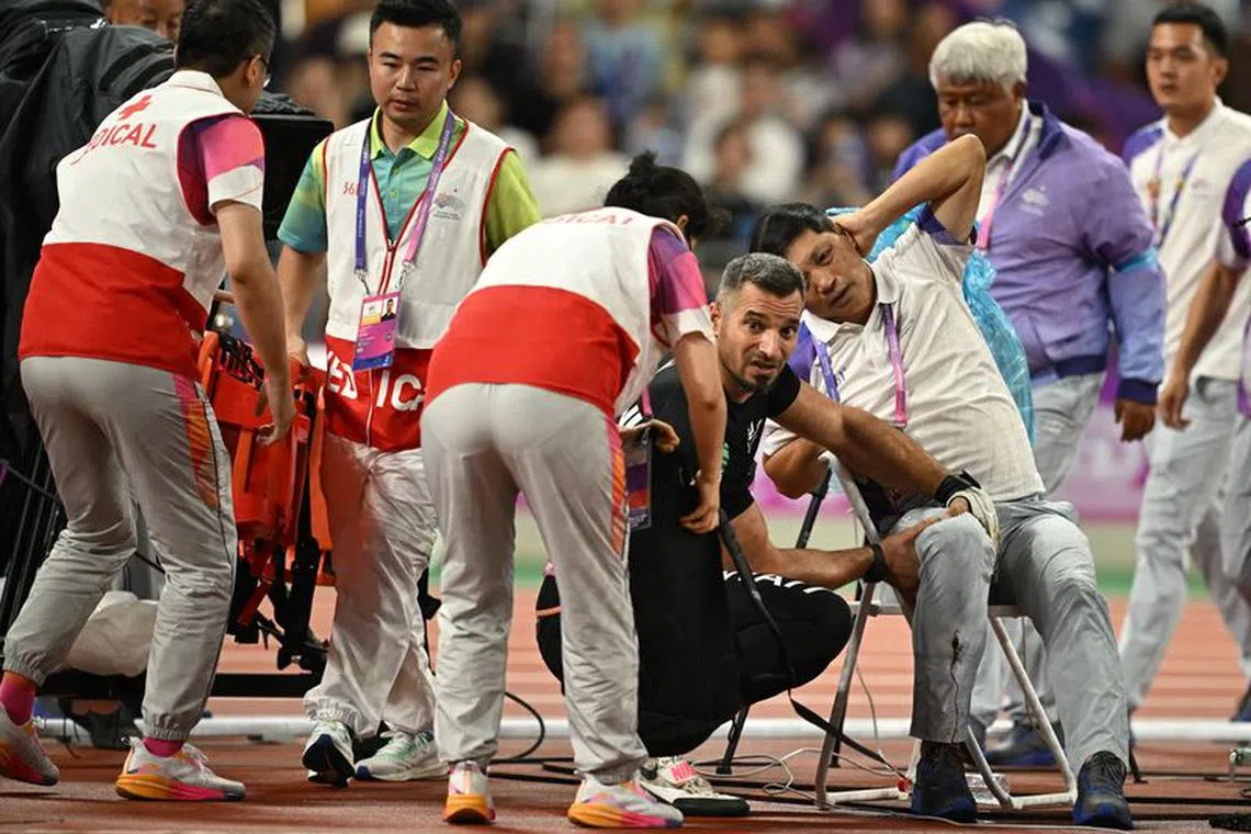 Asian Games - Hangzhou 2022 - Athletics - Olympic Sports Centre Stadium, Hangzhou, China - September 30, 2023 A judge is injured after Kuwait&#039;s Ali Zankawi throws the hammer through the net during the Men&#039;s Hammer Throw Final REUTERS/Dylan Martinez