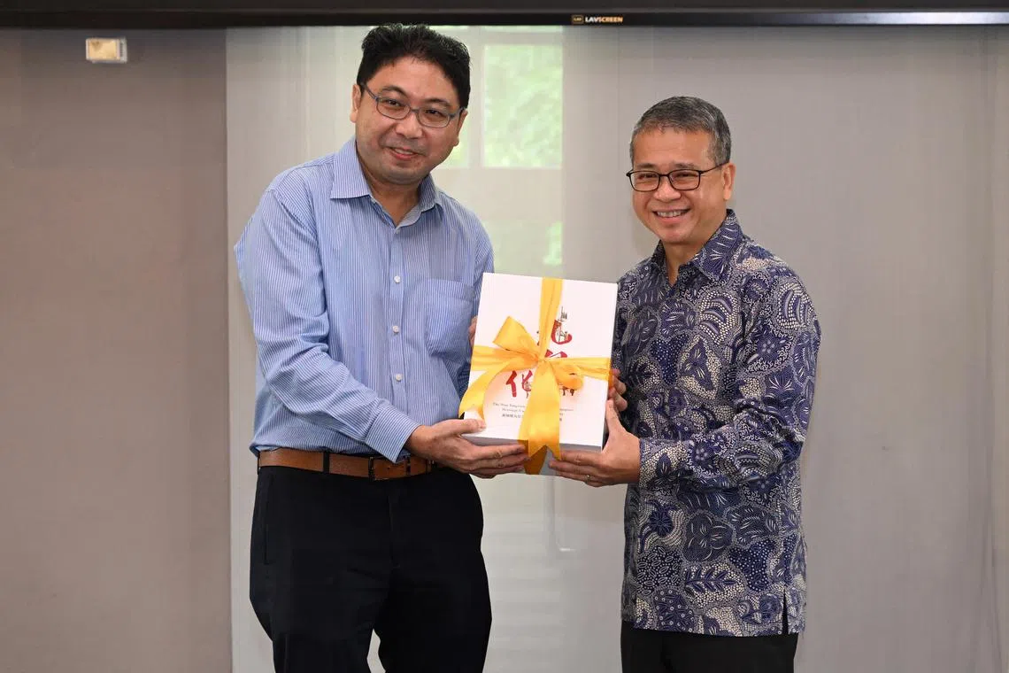 Sfnine23

Assistant Professor Koh Keng We presents a copy of the book to Minister for Culture, Community and Youth Edwin Tong during the book launch on July 23, 2023. 

ST PHOTO: AZMI ATHNI