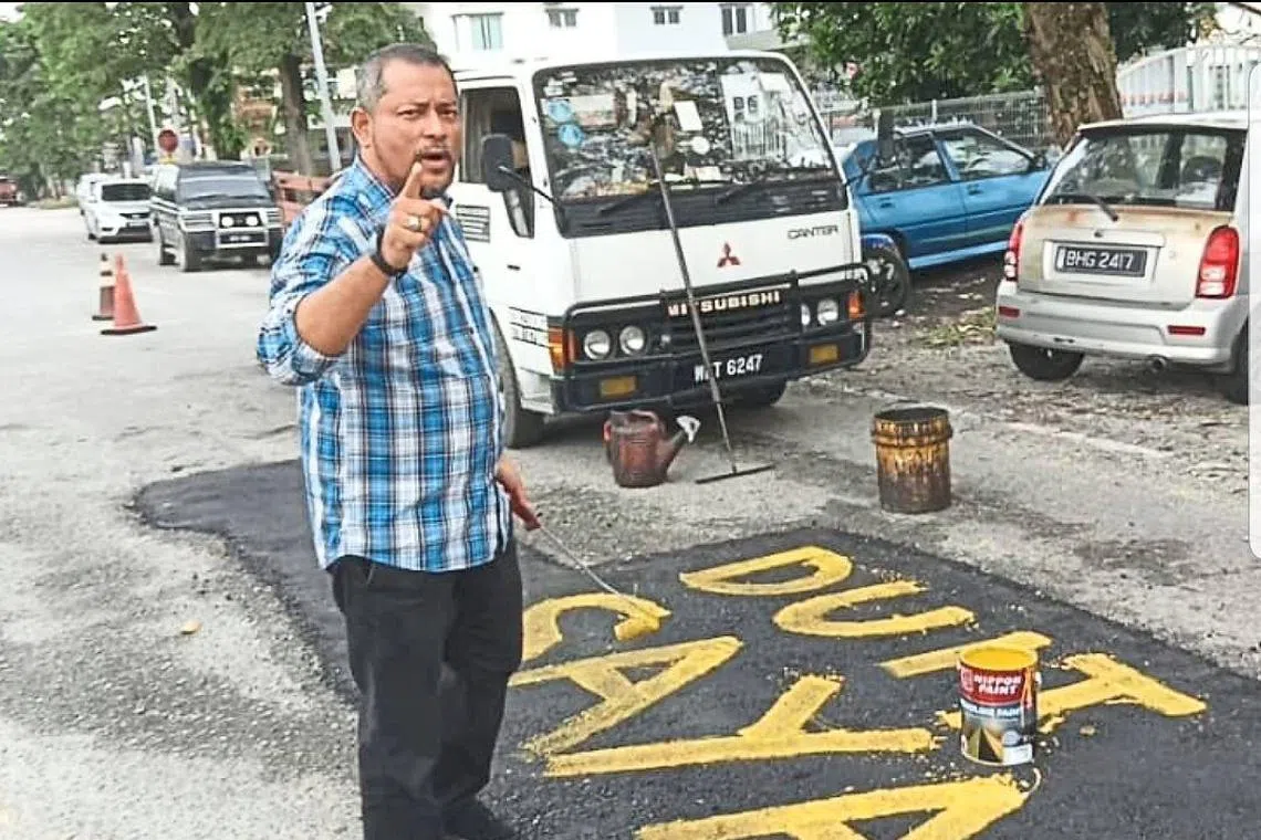 Mikhael Iskhandhaar said his intention was to show that the material and methods used by contractors were not of good quality.