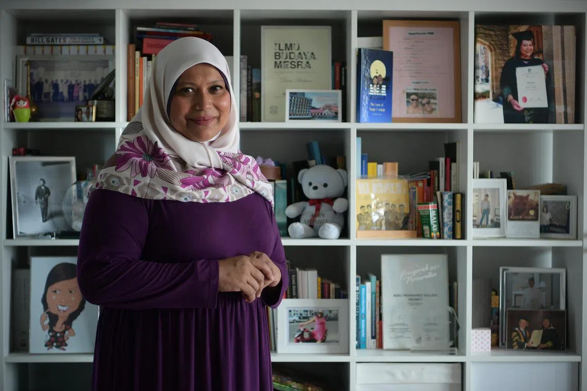 Theatre veteran Aidli Mosbit talks about her father a pop yeh yeh star in the podcast The Objects That Made Us. 