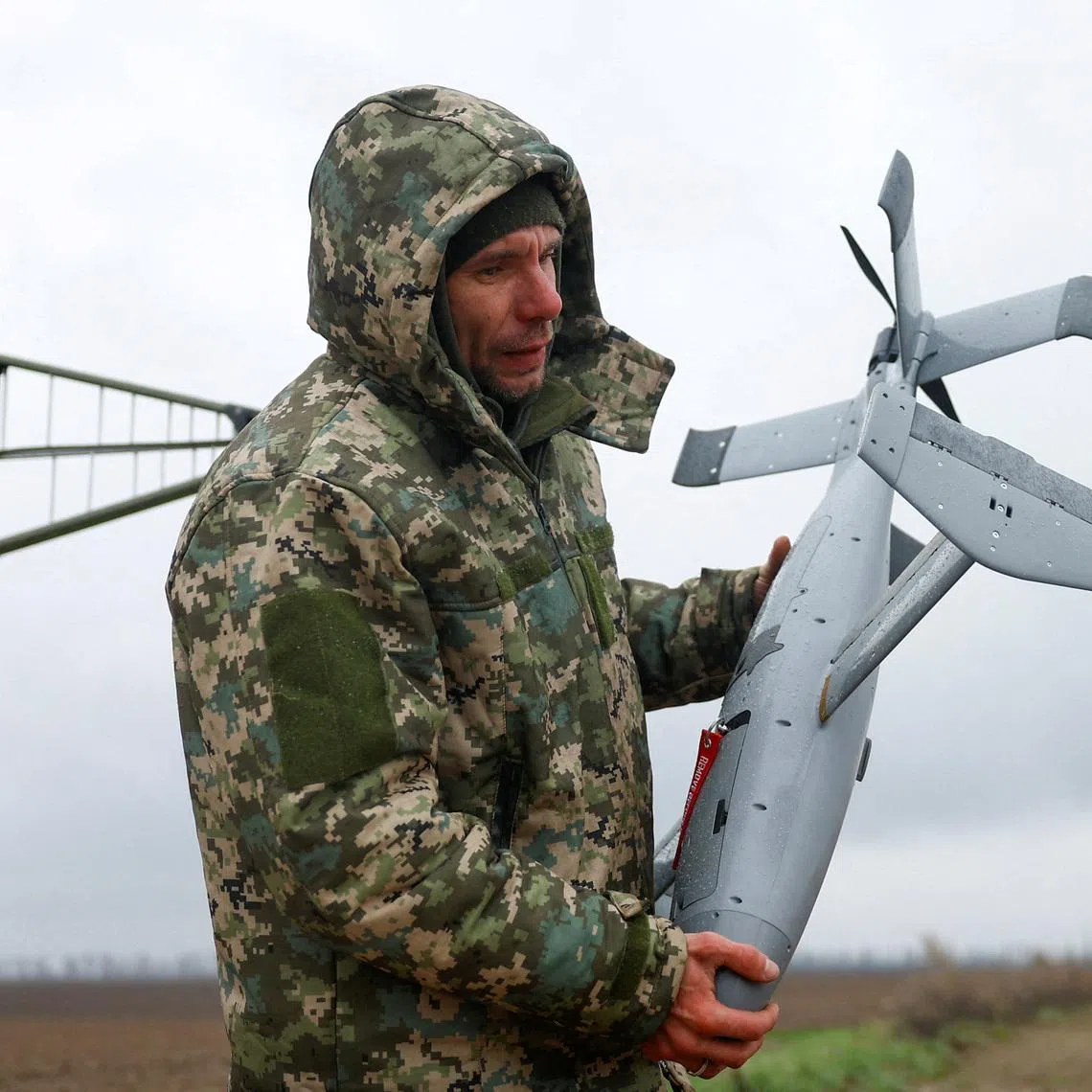 FILE PHOTO: Ukrainian service member Anatolii carries an AS3 interceptor unmanned aerial vehicle, part of a modular American-made, AI-powered counter-drone system MEROPS, during training at an undisclosed location, amid Russia's attack on Ukraine, April 10, 2026.  REUTERS/Valentyn Ogirenko/File Photo