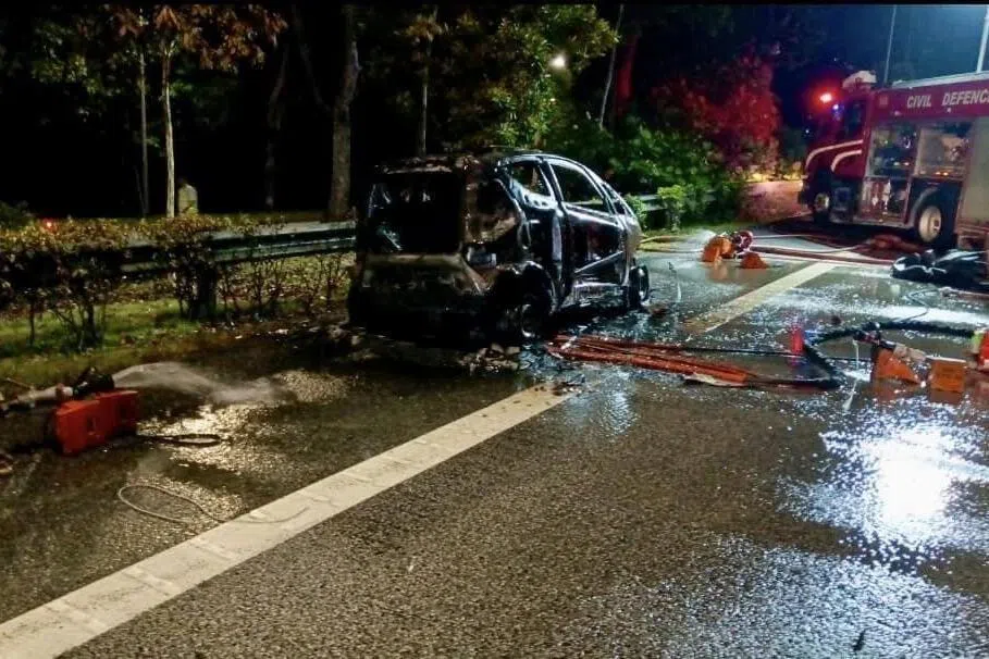 0218 [Electric Vehicle Fire along BKE]
On 17 February 2025 at about 9:20pm, SCDF was alerted to a car fire along BKE towards Woodlands near Dairy Farm Road exit.