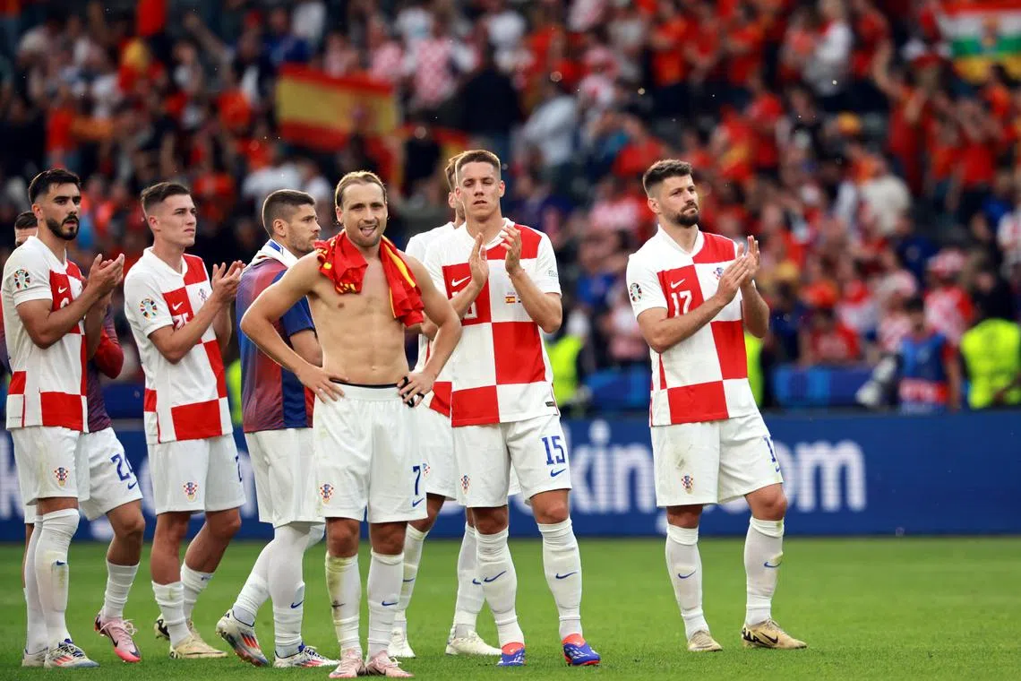 epa11413300 Croatian players applaud to fans after losing  the UEFA EURO 2024 group B match between Spain and Croatia in Berlin, Germany, 15 June 2024.  EPA-EFE/CLEMENS BILAN