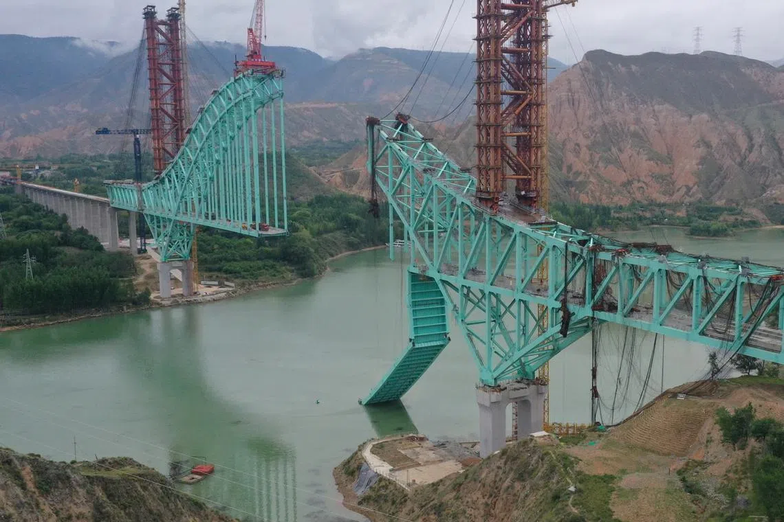 The bridge on the Sichuan-Qinghai Railway is the world’s largest-span double-track continuous steel truss arch bridge.