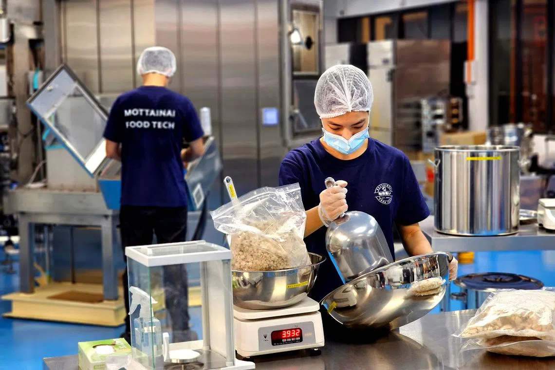 Mottainai Food Tech collects barley spent grains from breweries and other companies and converts them into plant-based tuna flakes through fermentation.