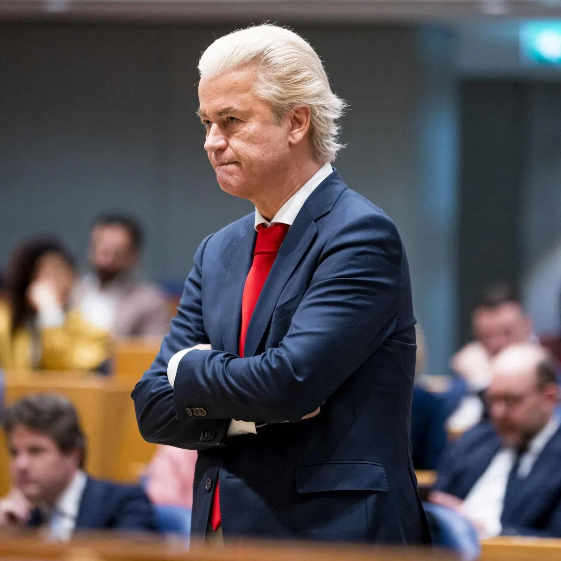 Seven members of Parliament have quit in protest at the authoritarian management style of firebrand far-right leader Geert Wilders.