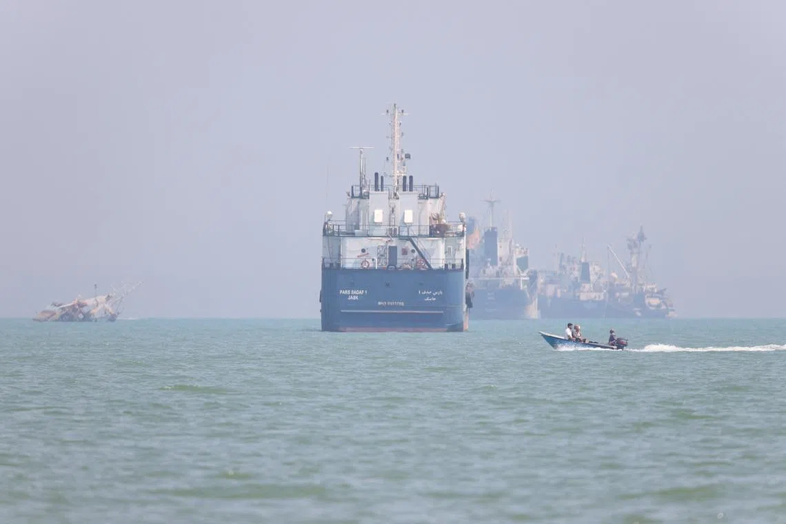 Shippers remain cautious on Hormuz strait transit after US and Iran agree deal