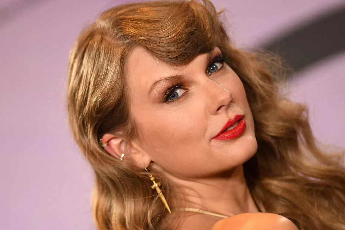  Taylor Swift will make her film directorial debut with an original script she wrote.