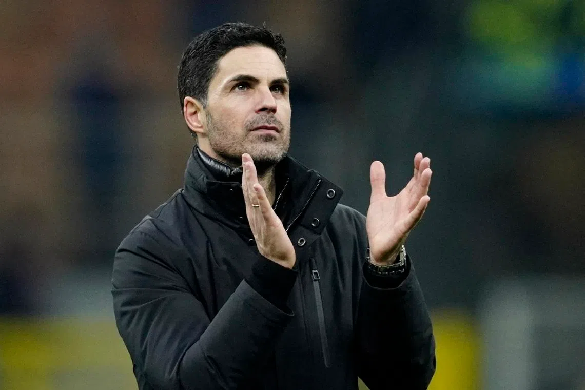 Soccer Football - UEFA Champions League - Inter Milan v Arsenal - San Siro, Milan, Italy - January 20, 2026 Arsenal manager Mikel Arteta applauds fans after the match REUTERS/Matteo Ciambelli