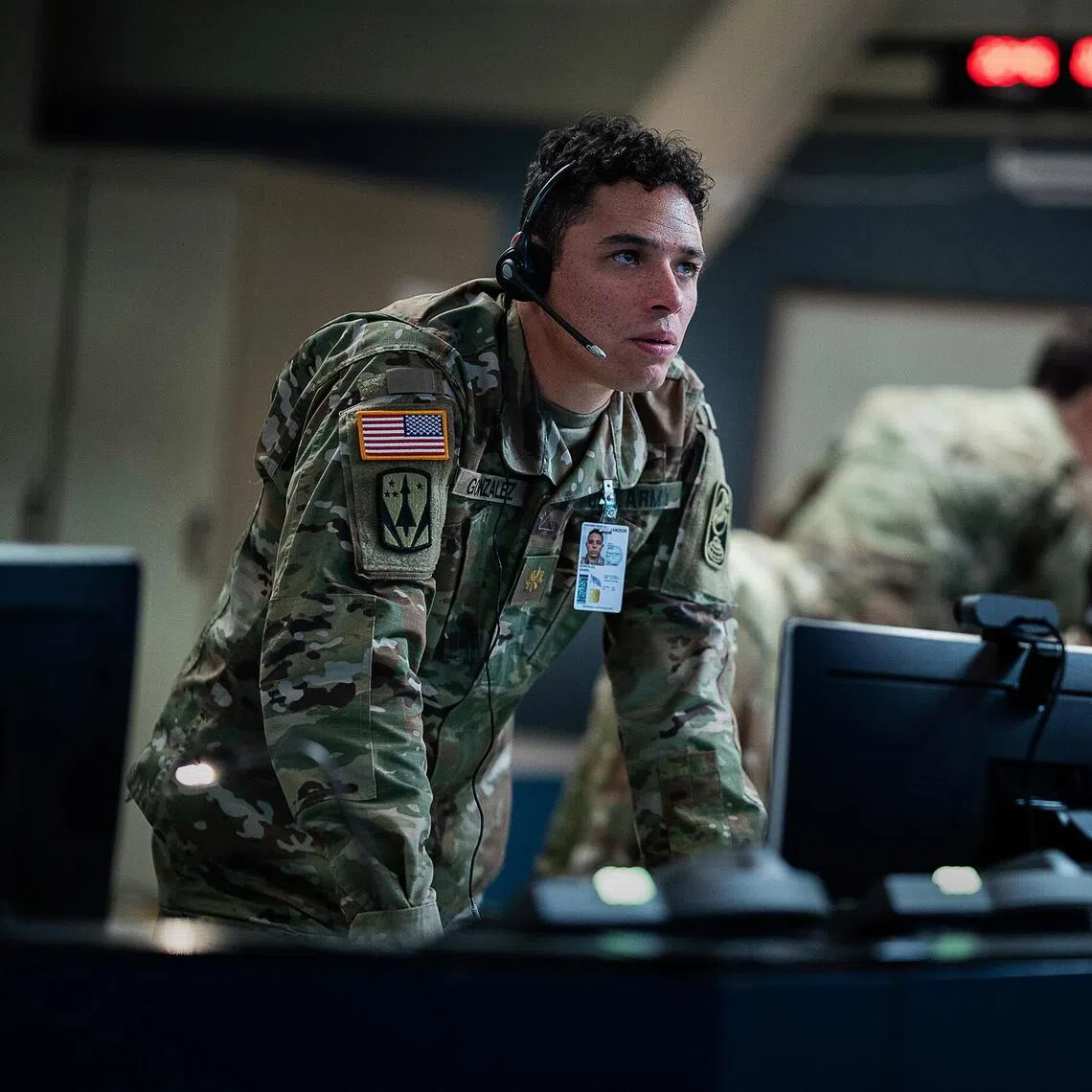 A House of Dynamite. (L-R) Anthony Ramos as Major Daniel Gonzalez and Abubakr Ali as Specialist Dan Buck in A House of Dynamite. Cr. Eros Hoagland/Netflix © 2025.
