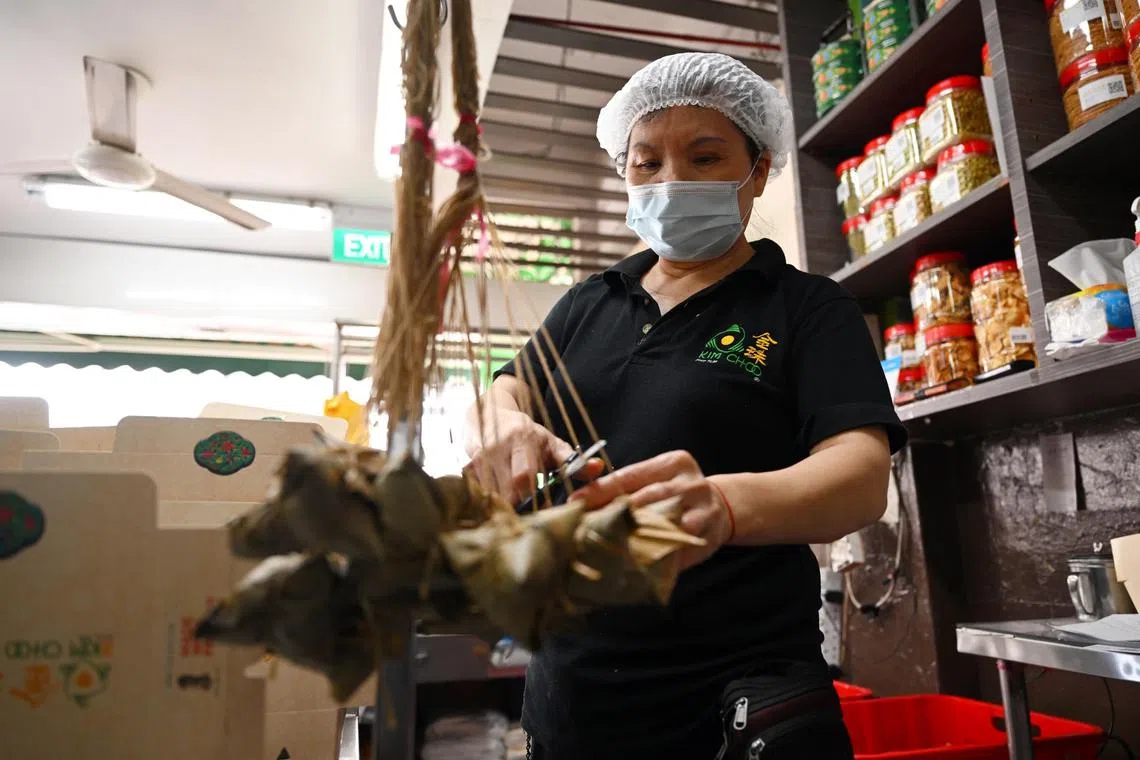 ST20240118_202499894434/Azmi/Wei Xuan//

A staff from Kim Choo Kueh Chang cutting the strings off from the Kueh Chang during the media tour of the Street Corner Heritage Galleries organised by the National Heritage Board on Jan 18. 

ST PHOTO: AZMI ATHNI