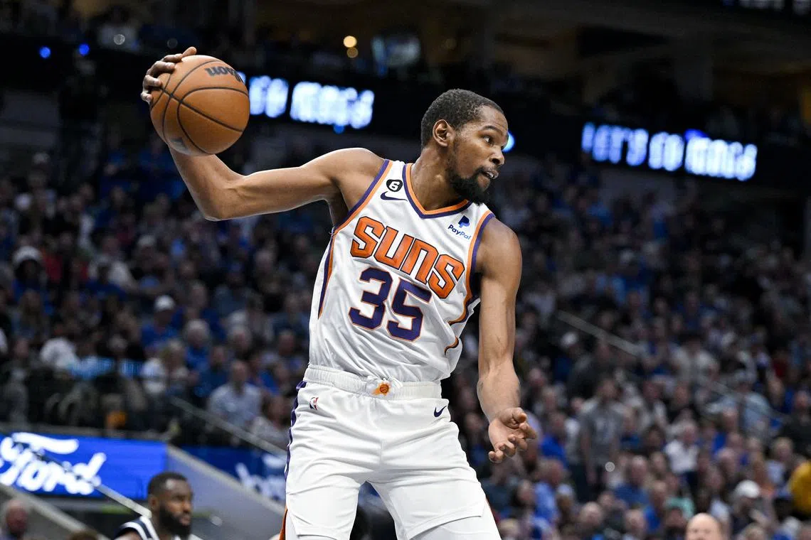 Kevin Durant scored the go-ahead basket with less than 12 seconds remaining before adding two late free throws to ice the game.