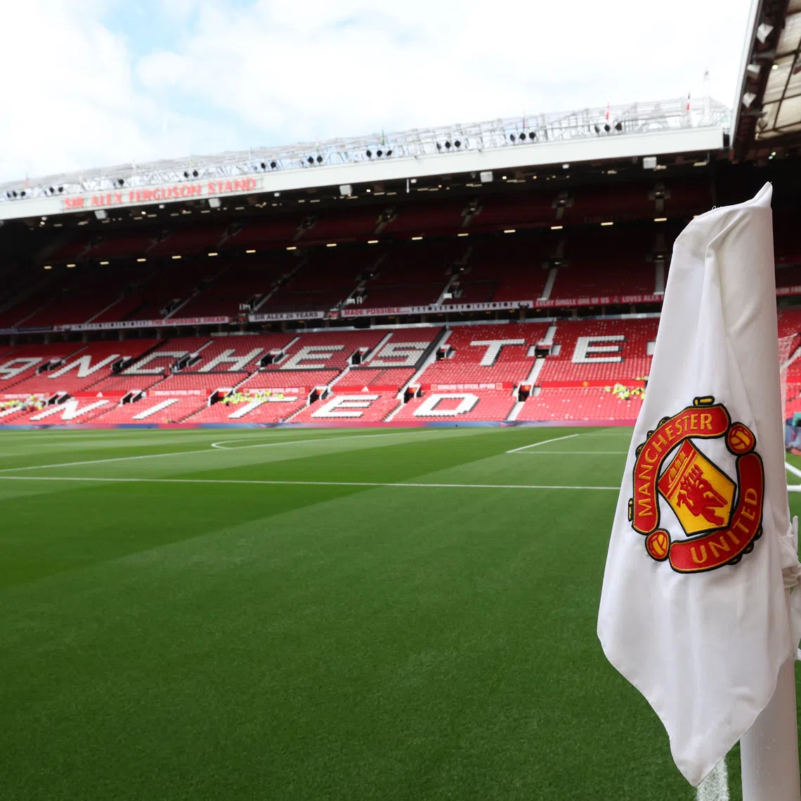 Soccer Football - Premier League - Manchester United v Manchester City - Old Trafford, Manchester, Britain - September 13, 2026 General view of a Manchester United branded corner flag inside the stadium before the match REUTERS/Scott Heppell