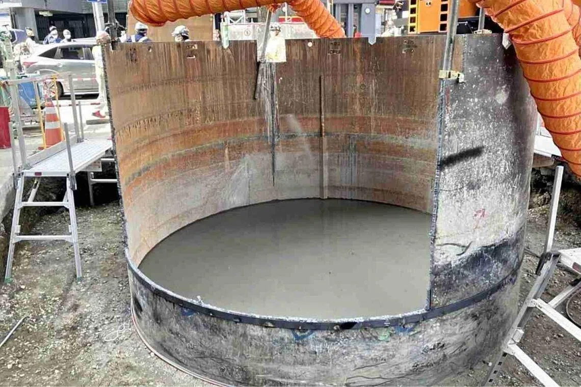 The pipe was confirmed to have risen to the surface on March 11. As the pipe protruded as high as 13m out of the ground, the city government weighed it down by filling it with water.