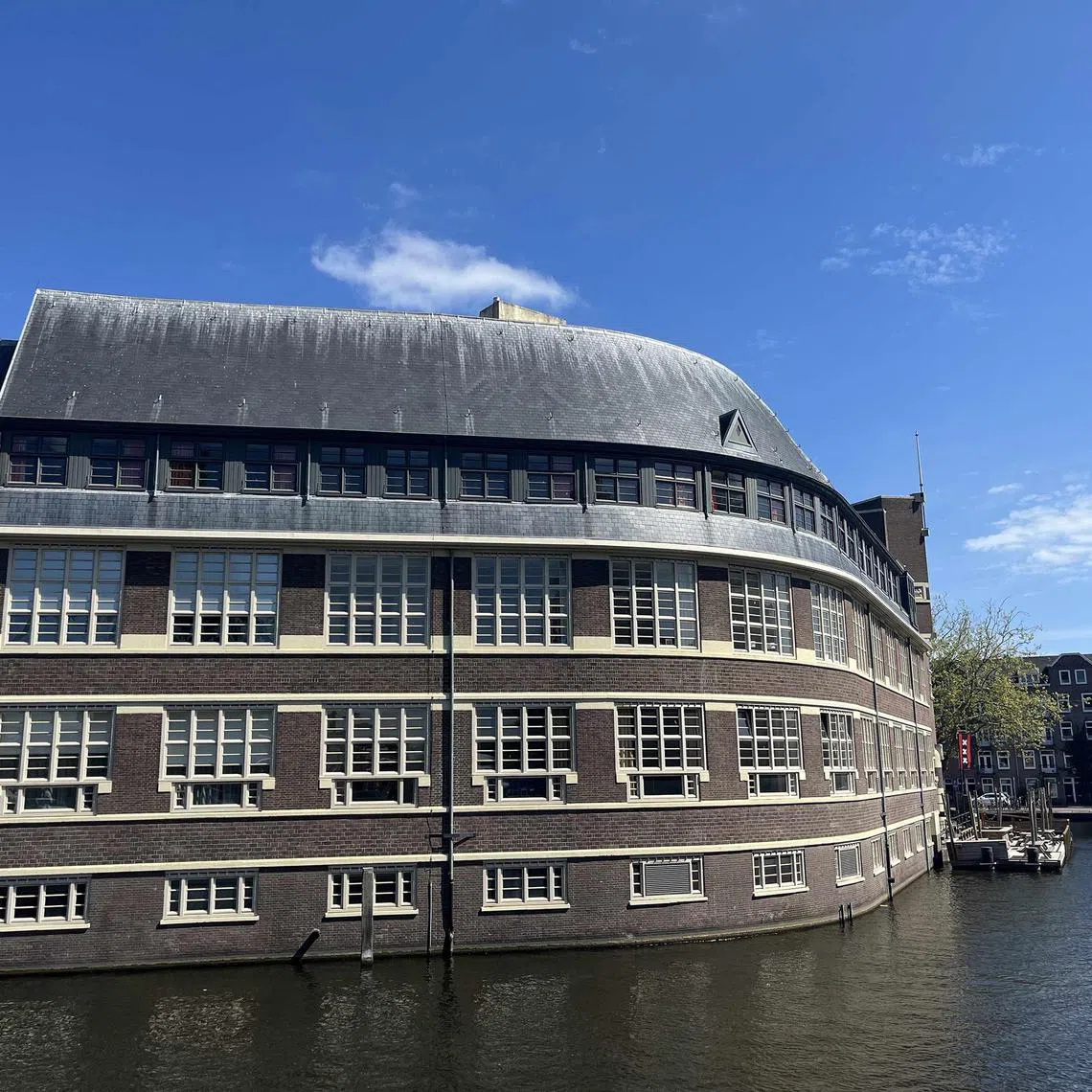 ssamsterdam - Het Sieraad looks like a fortress and is a prime example of the Amsterdam School of architecture. Credit: SUZANNE SNG