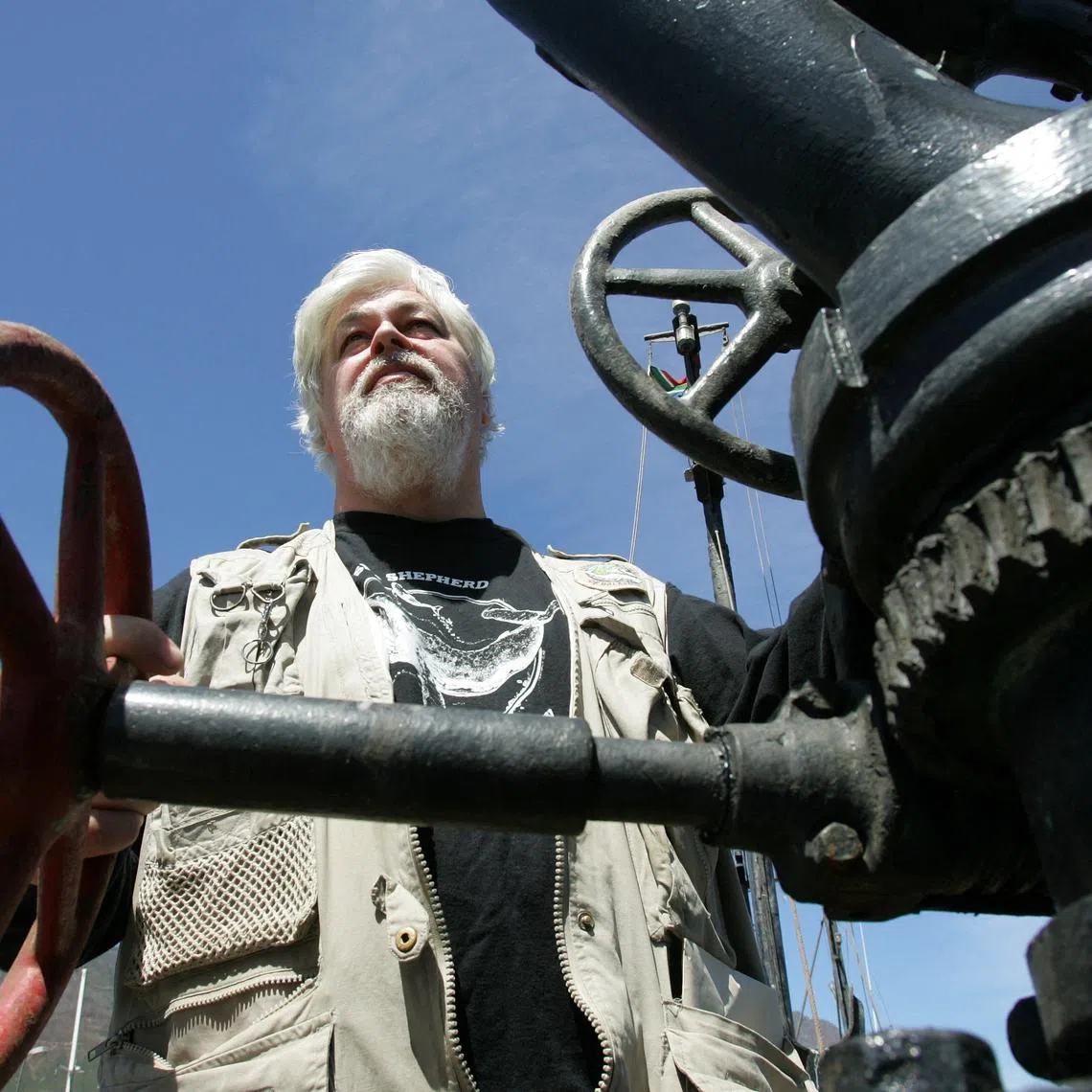 FILE PHOTO: Canadian Paul Watson, the captain of the anti-whaling ship the Farley Mowat, stands on the deck of the boat in Cape Town, South Africa January 30, 2006.  REUTERS/Howard Burditt/File Photo