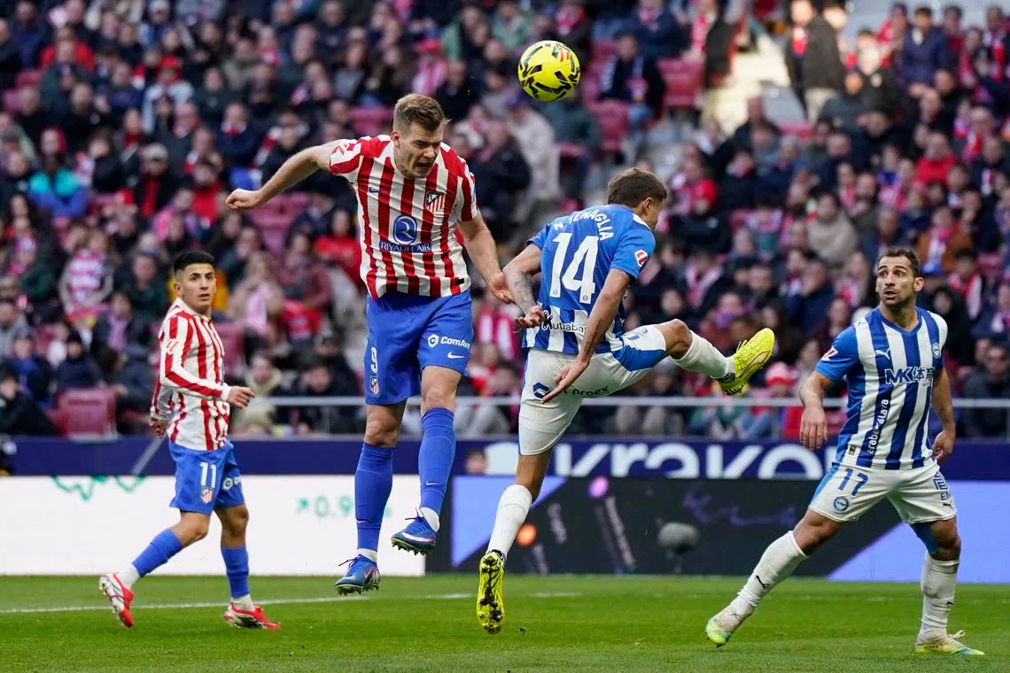 Soccer Football - LaLiga - Atletico Madrid v Deportivo Alaves - Riyadh Air Metropolitano, Madrid, Spain - January 18, 2026  Atletico Madrid's Alexander Sorloth scores their first goal REUTERS/Ana Beltran