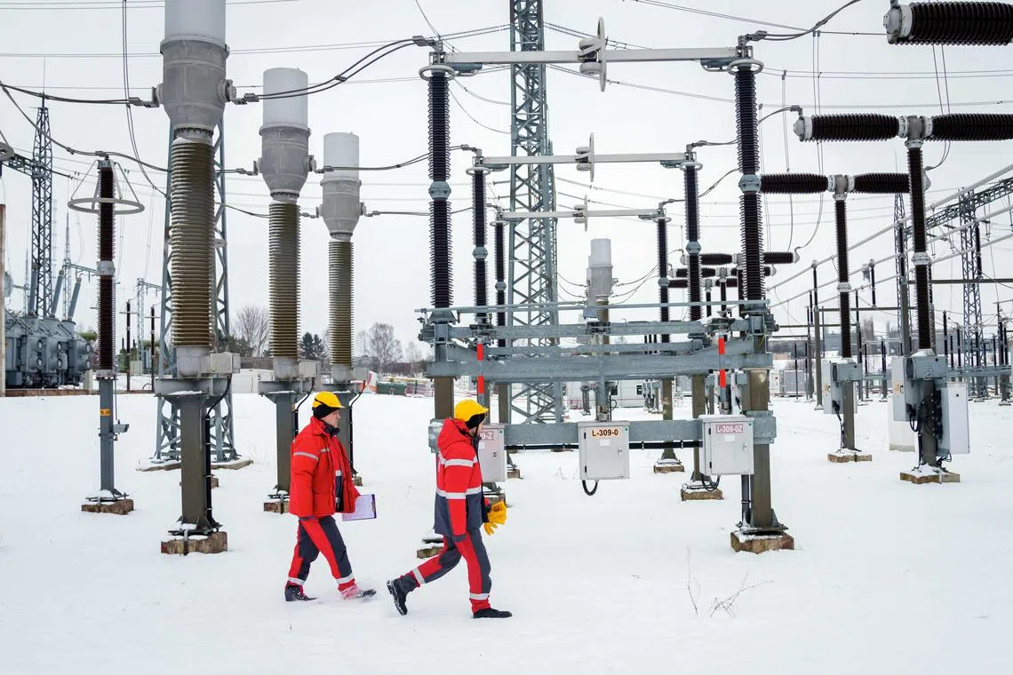 Technicians at the power substation in Rezekne, Latvia, working to disconnect the major power line between Latvia and Russia on Feb 8.