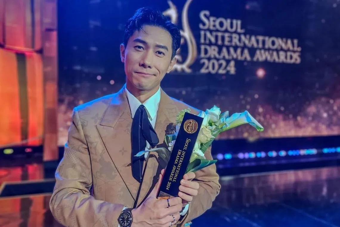 Desmond Tan won the Outstanding Asian Star award for his roles in Mediacorp dramas All That Glitters and Moments.