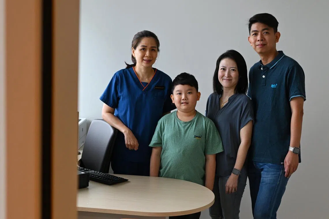 ST20231003_202312602384/jtproton03/Shintaro Tay/Joyce Teo/

Dr Sharon Low, senior consultant at the department of Neurosurgery at National Neuroscience Institute (NNI) and head of neurosurgery at KK Women’s and Children’s Hospital (KKH) with 9-year-old Proton therapy patient Reon Theodore Tan and his parents Ms Janet Nah and Mr Johnathan Tan at a consultation room at the National Cancer Centre Singapore on Oct 3, 2023.