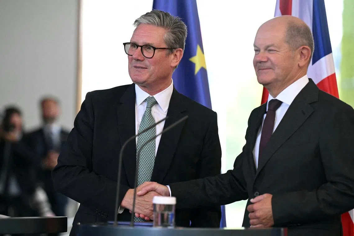 FILE PHOTO: German Chancellor Olaf Scholz (R) and Britain's Prime Minister Keir Starmer shake hands at the end of a joint press conference in Berlin, Germany on August 28, 2024. JUSTIN TALLIS/Pool via REUTERS/File Photo