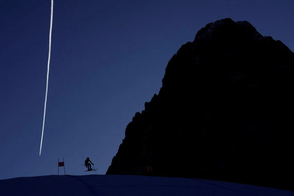 Kyle Negomir of the US skiing at the FIS Alpine Ski World Cup in Val Gardena, Italy, Dec 17, 2024.