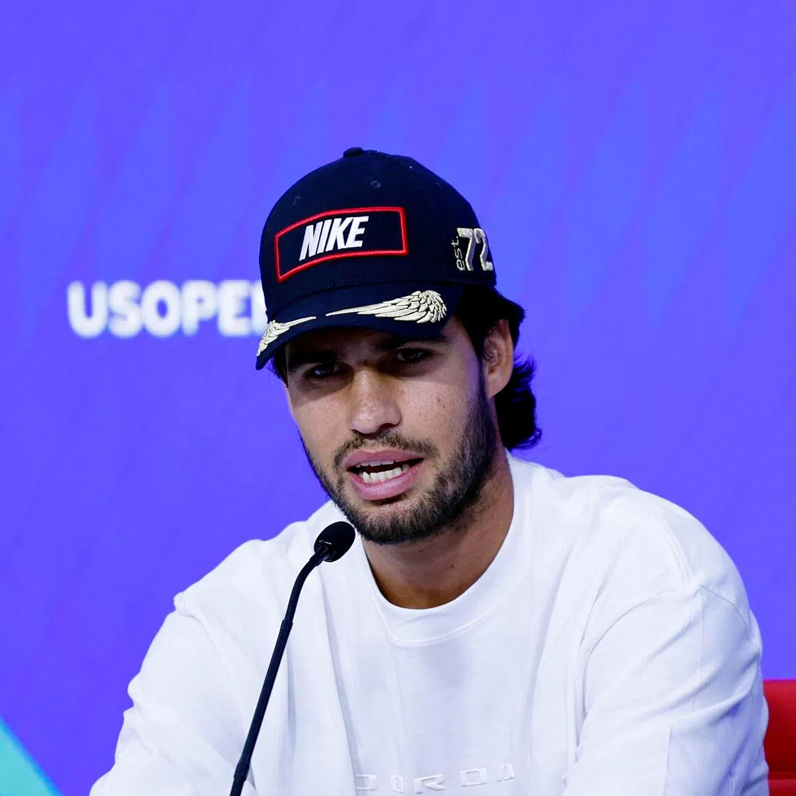Whether they’re elated, dismayed, angry or frustrated, tennis stars like Carlos Alcaraz show up to explain themselves at press conferences.