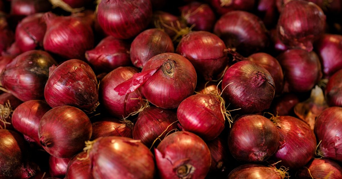 Philippines hits onion cartel with record fine for price surge