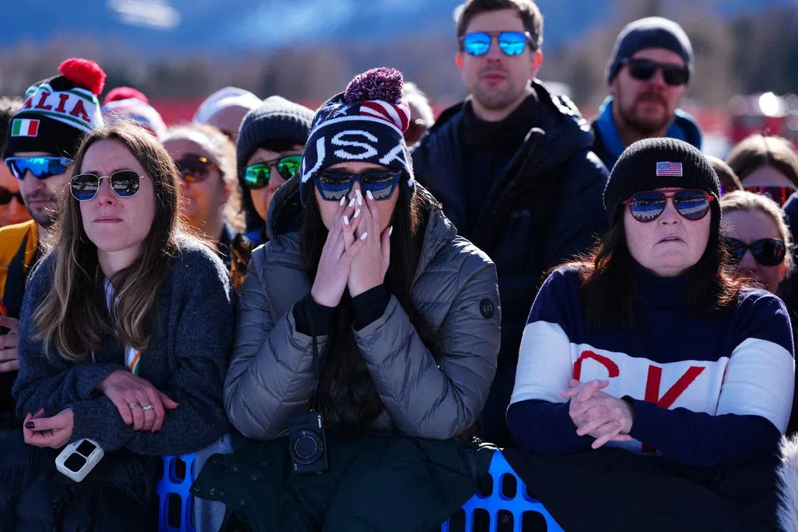 Milano Cortina 2026 Olympics - Alpine Skiing - Women's Downhill - Tofane Alpine Skiing Centre, Belluno, Italy - February 08, 2026. Fans react after Lindsey Vonn of United States crashed during the women's downhill REUTERS/Aleksandra Szmigiel     TPX IMAGES OF THE DAY