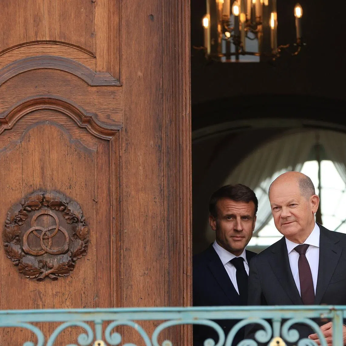 French President Emmanuel Macron (left) and German Chancellor Olaf Scholz are each facing political crises at home.
