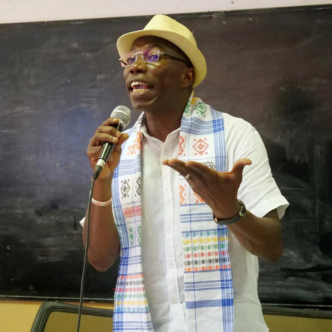FILE PHOTO: Presidential candidate Domingos Simoes Pereira holds a meeting with students at Lusophone university in Bissau, Guinea-Bissau November 21, 2019. REUTERS/ Christophe Van Der Perre/File Photo