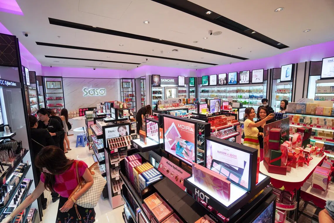 llsasa15 - The new Sa Sa carries a number of new brands in addition to existing ones.

credit according to file name