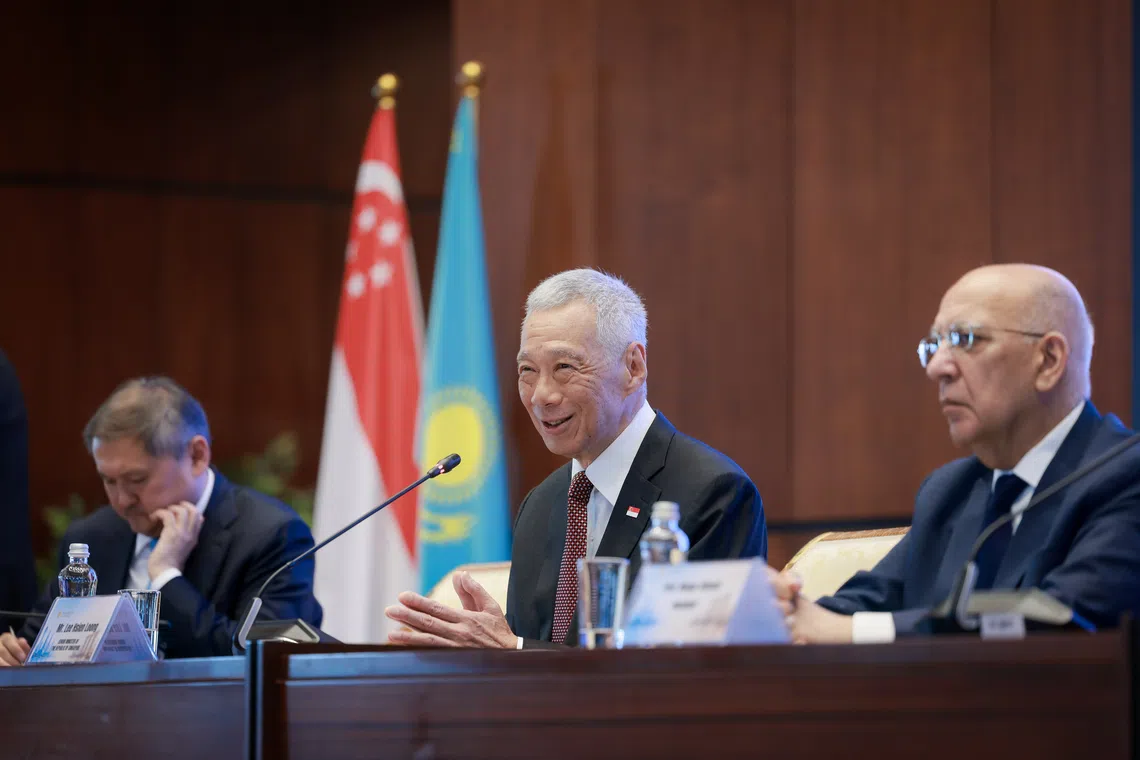 Speaking to an audience of more than 120 students, academics, government officials and business representatives, Senior Minister Lee Hsien Loong shared how Singapore had repeatedly changed its economic strategy since the 1950s.