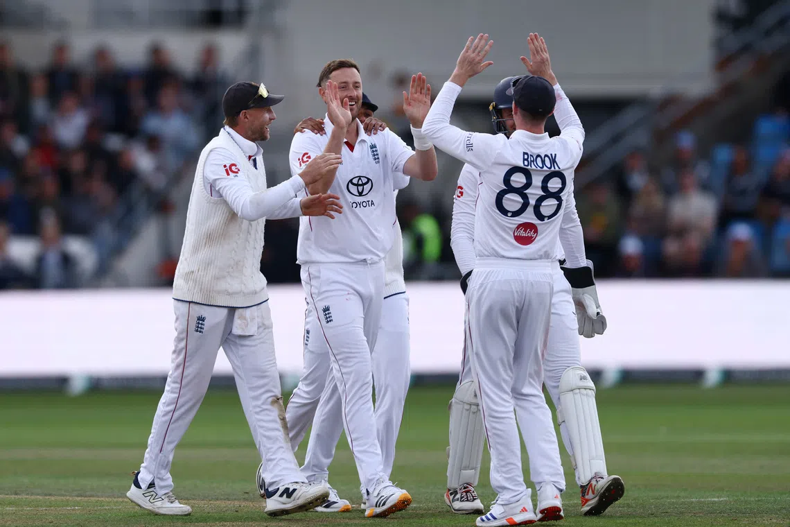 Cricket - First Test - England v Pakistan - Headingley Cricket Ground, Leeds, Britain - August 21, 2026 England's Ollie Robinson celebrates with teammates after taking the wicket of Pakistan's Ali Usman caught out by England's Jordan Cox Action Images via Reuters/Lee Smith