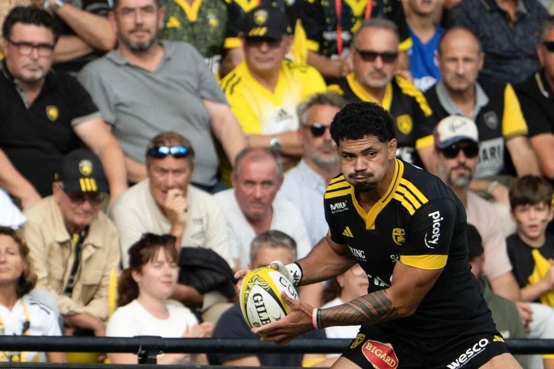 Theo McFarland on the ball for La Rochelle in the French Top 14 rugby match against ASM Clermont Auvergne on Oct 3. He scored a try in the 38-13 win.