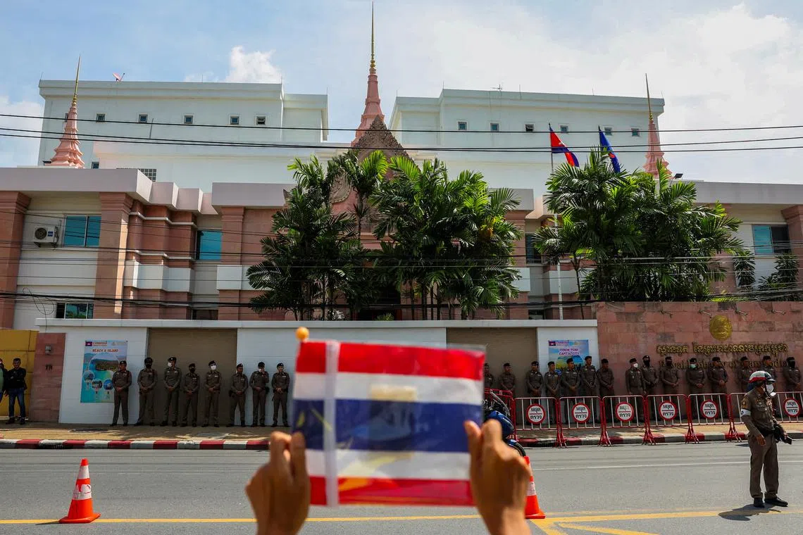 FILE PHOTO: A royalist activist holds a Thai flag as he protests in front of the Royal Embassy of Cambodia, following a recent clash at the Thailand-Cambodia border on May 28, 2025, in Bangkok, Thailand, June 6, 2025. REUTERS/Chalinee Thirasupa/File Photo