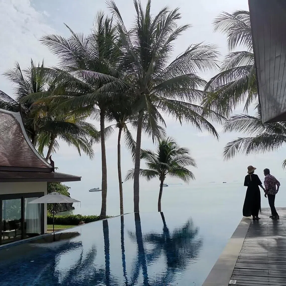 Zoe Tay shares a faraway photo of two persons on social media on Dec 1 while mourning her mother. 