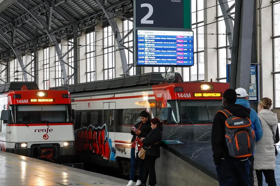 Spanish train drivers call off strike after safety deal