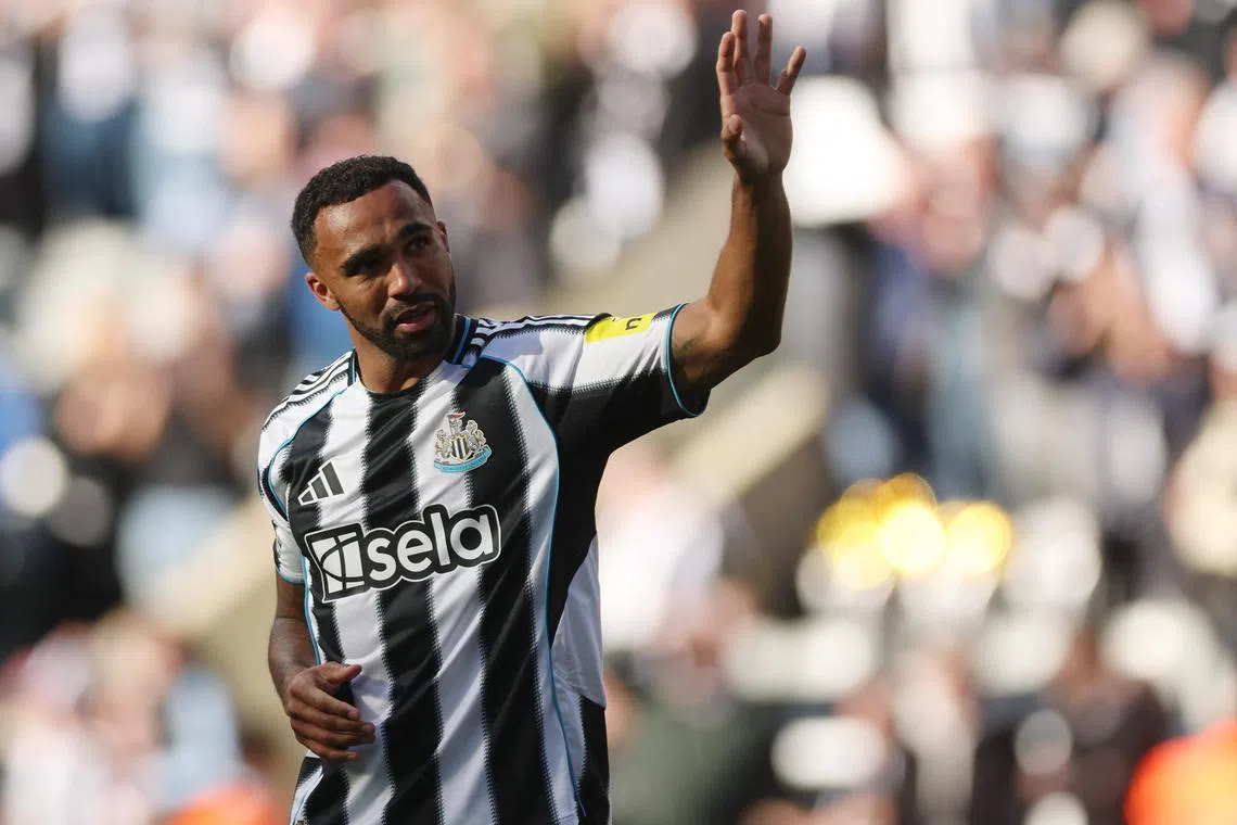 FILE PHOTO: Soccer Football - Premier League - Newcastle United v Everton - St James' Park, Newcastle, Britain - May 25, 2025 Newcastle United's Callum Wilson salutes their fans after the match Action Images via Reuters/Lee Smith/File Photo