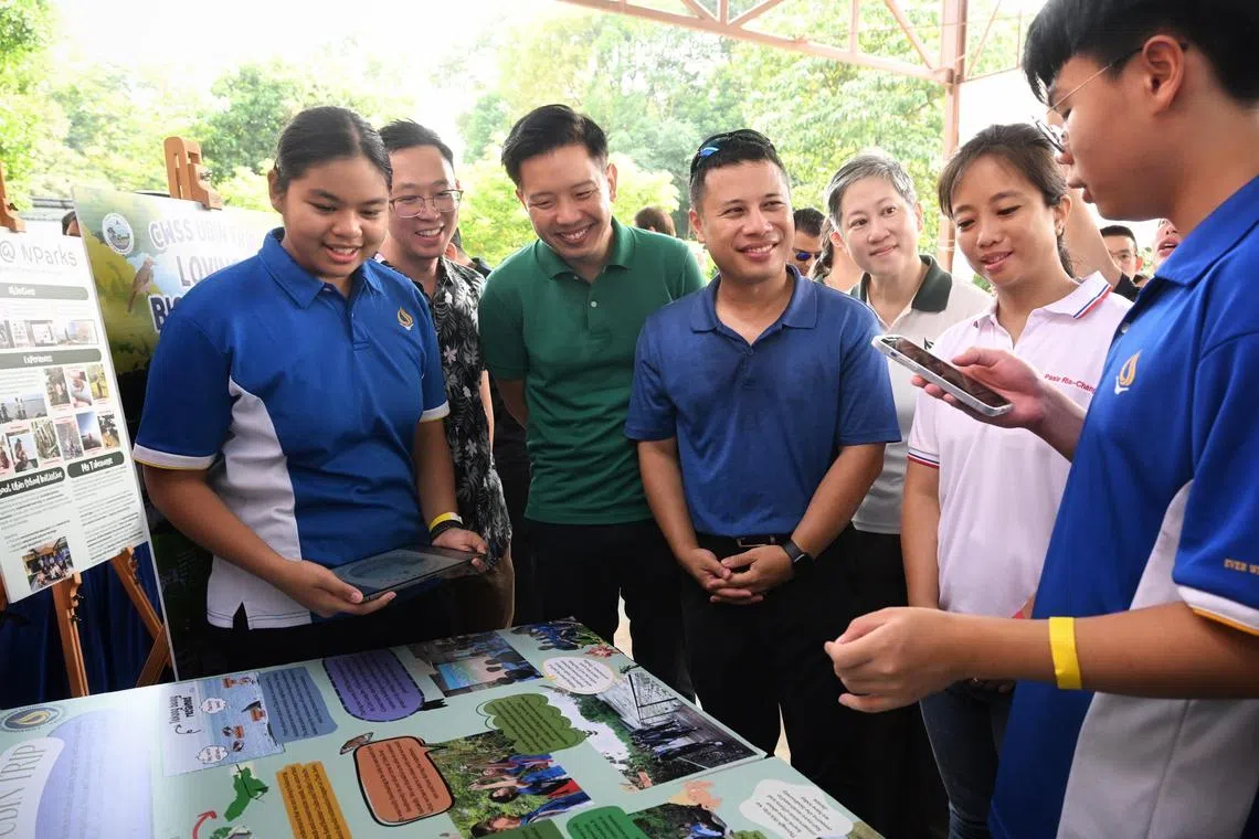 (From third from left) Minister of State for National Development Alvin Tan, Education Minister Desmond Lee, NParks chief executive Hwang Yu-Ning and Pasir Ris-Changi GRC,MP Valerie Lee interact with students from Commonwealth Secondary School.