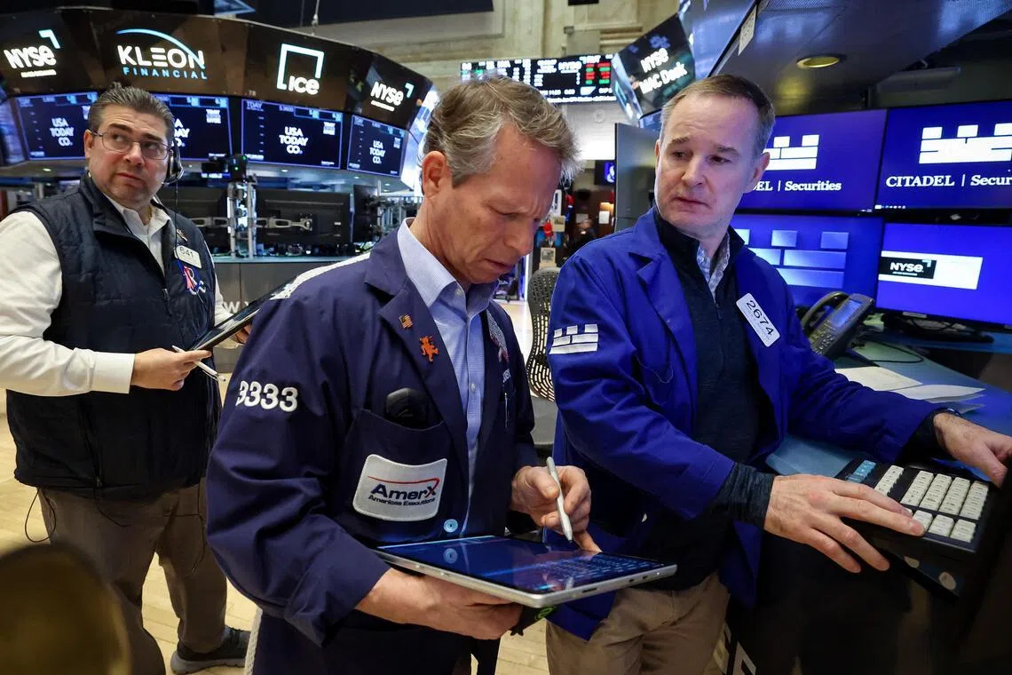 US equities close with slight gains as tech shares recover