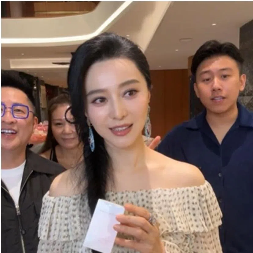 Chinese actress Fan Bing Bing appeared on local livestreamer Ryan Low's stream on Jan 1 for about 30 minutes. 