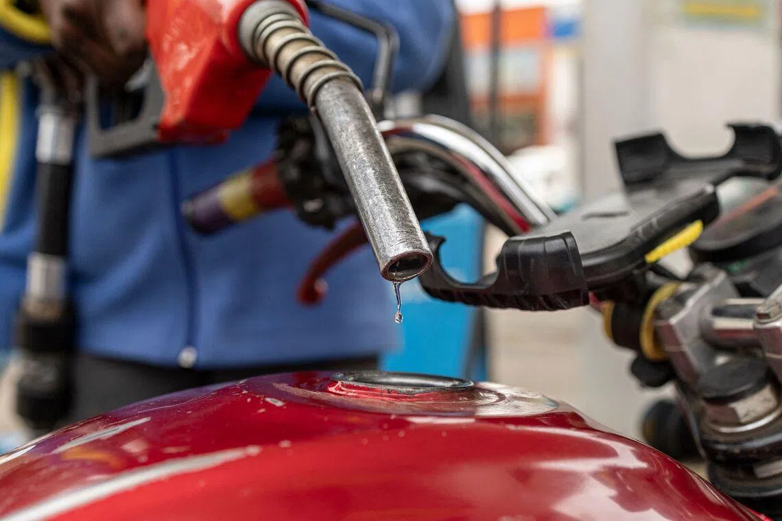 The government issued the latest rise in fuel price late on April 1, when it also issued energy saving measures.